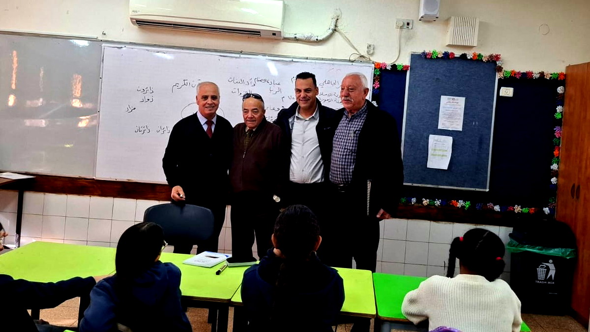 أربعون عضوًا وصديقًا للاتّحاد القطريّ للأدباء الفلسطينيّين في ثلاث مدارس