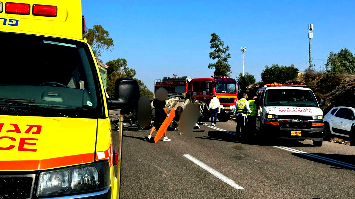 إقرار وفاة امرأة وإصابة آخر بجراح طفيفة جرّاء حادث سير بين مركبة وشاحنة على شارع 34 بالقرب من نير عام