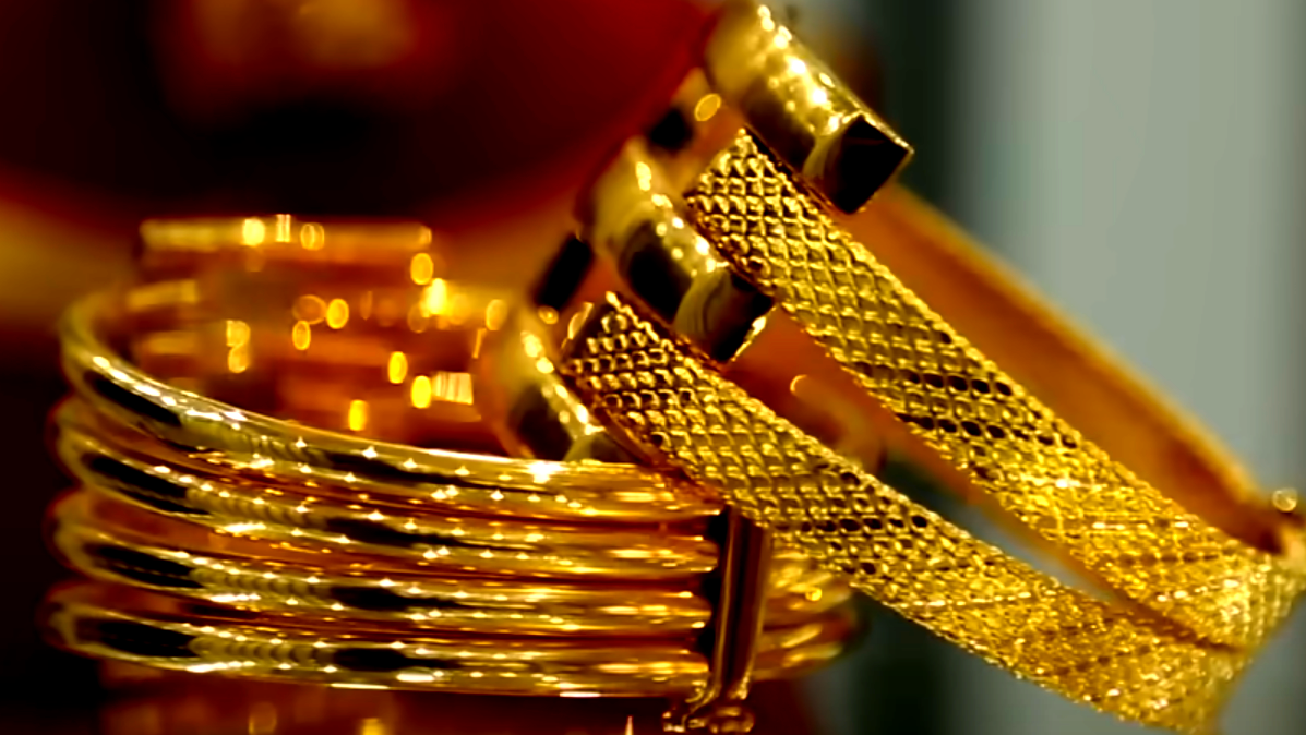 مع استمرار انخفاضه منذ بداية العام ارتفاع طفيف بأسعار الذهب عالميًا بنسبة 0.37%