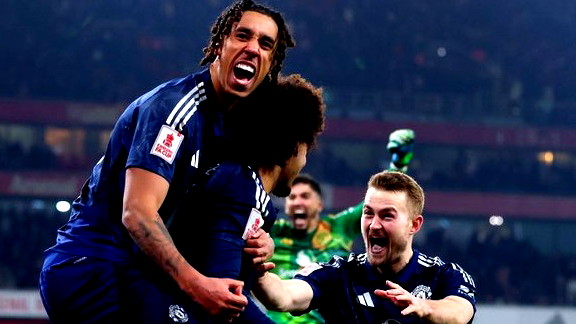 بايندر يقود مان يونايتد المنقوص لتجاوز أرسنال في كأس إنجلترا