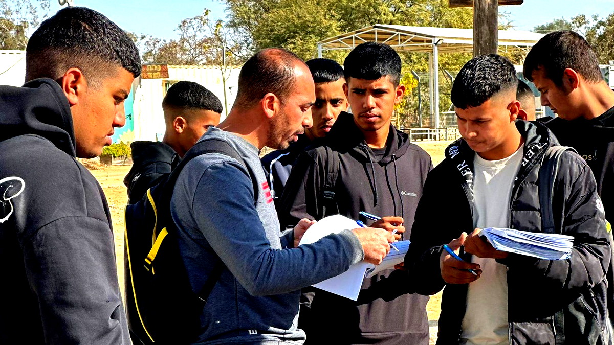 جولات تعليمية لطلاب البيئة بمدرسة أورط بئر هدّاج لاستكشاف الطبيعة الصحراوية