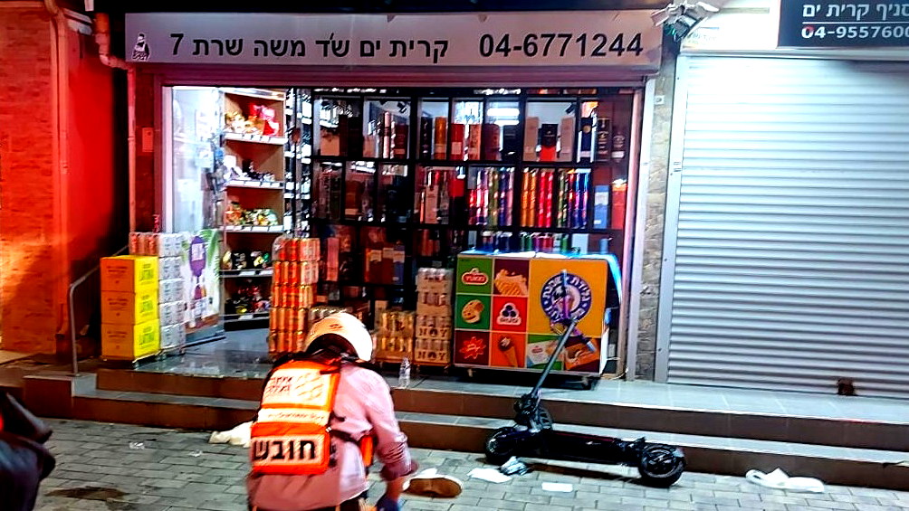 اصابة شابين بجراح متوسطة اثر تعرضهما لاطلاق نار في كريات يام بمنطقة حيفا