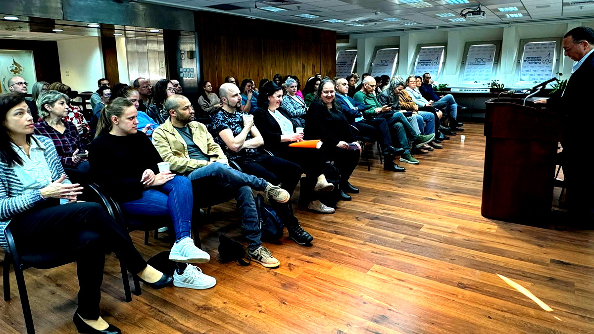 حجم مبيعات مستحضرات التجميل في البلاد يصل الى 5.5 مليارد شيكل