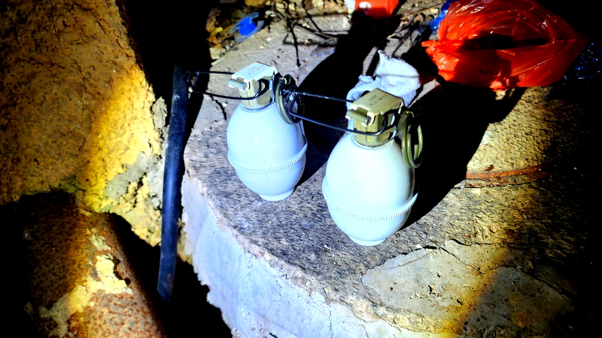 ضبط قنابل داخل منزل في حيفا واعتقال شاب