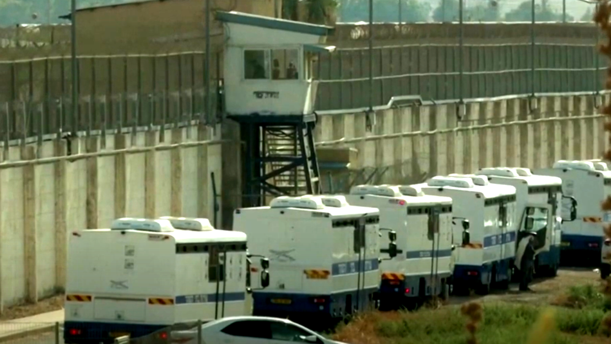 مصلحة السجون الإسرائيلية تبدأ الاستعداد للإفراج عن الأسرى الفلسطينيين وفقًا لقرار المستوى السياسي وإعادة المحتجزين