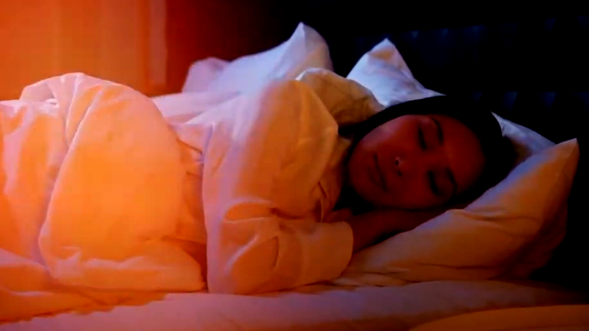 ما تأثير النوم الكافي على صحة البشرة والشعر؟