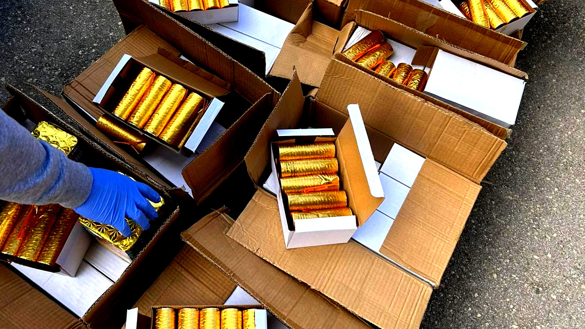 اعتقال مشتبه به (40 عامًا) من سكان المركز بتجارة الألعاب النارية بشكل غير قانوني