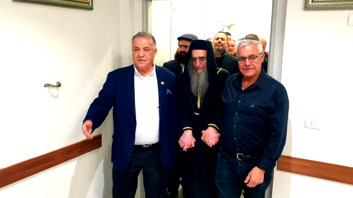 الحبر الأعظم لليهود المتدينين الشرقيين يزور بلدية الناصرة