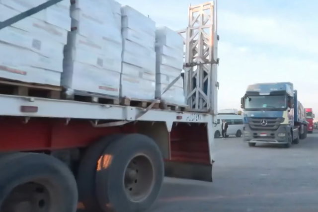 غزة: دخول 552 شاحنة مساعدات مع بدء تنفيذ اتفاق وقف إطلاق النار أمس