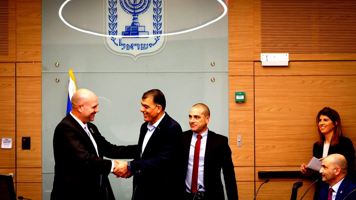 الكنيست تُقر تعيين د. ياسر حجيرات رئيسًا للجنة العلوم والتكنولوجيا خلفًا لأيمن عودة