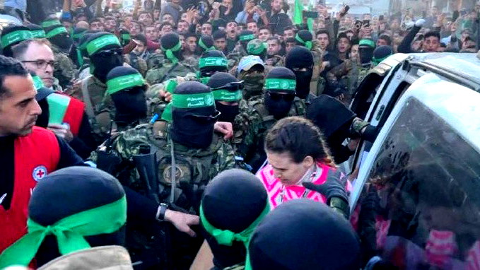 مصادر: إسرائيل تطالب بتغير طريقة تسليم الاسرى بغزة