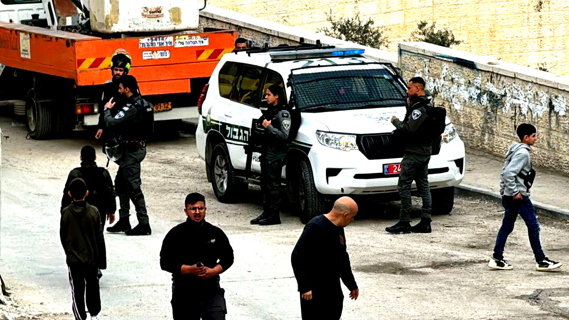 القدس: اندلاع حريق في مبنى سكني واصابة 12 شخصًا اثر استنشاق الدخان الكثيف