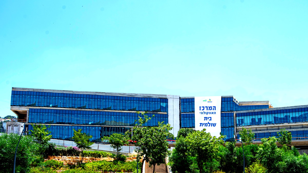 إصابة عامل بجراح متوسطة إثر سقوطه عن ارتفاع أثناء أعمال ترميم في منزل برمات يشاي