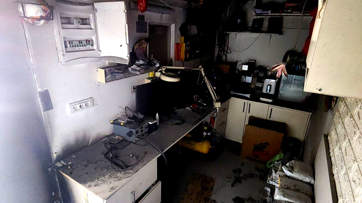 الفريديس: اخماد حريق في محل للهواتف الخليوية... لا إصابات في المكان 