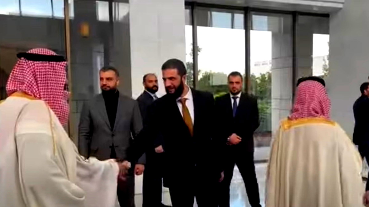 وزير الخارجية السعودي: المملكة تُجري مباحثات مع دول أوروبية والولايات المتحدة لرفع العقوبات عن سوريا