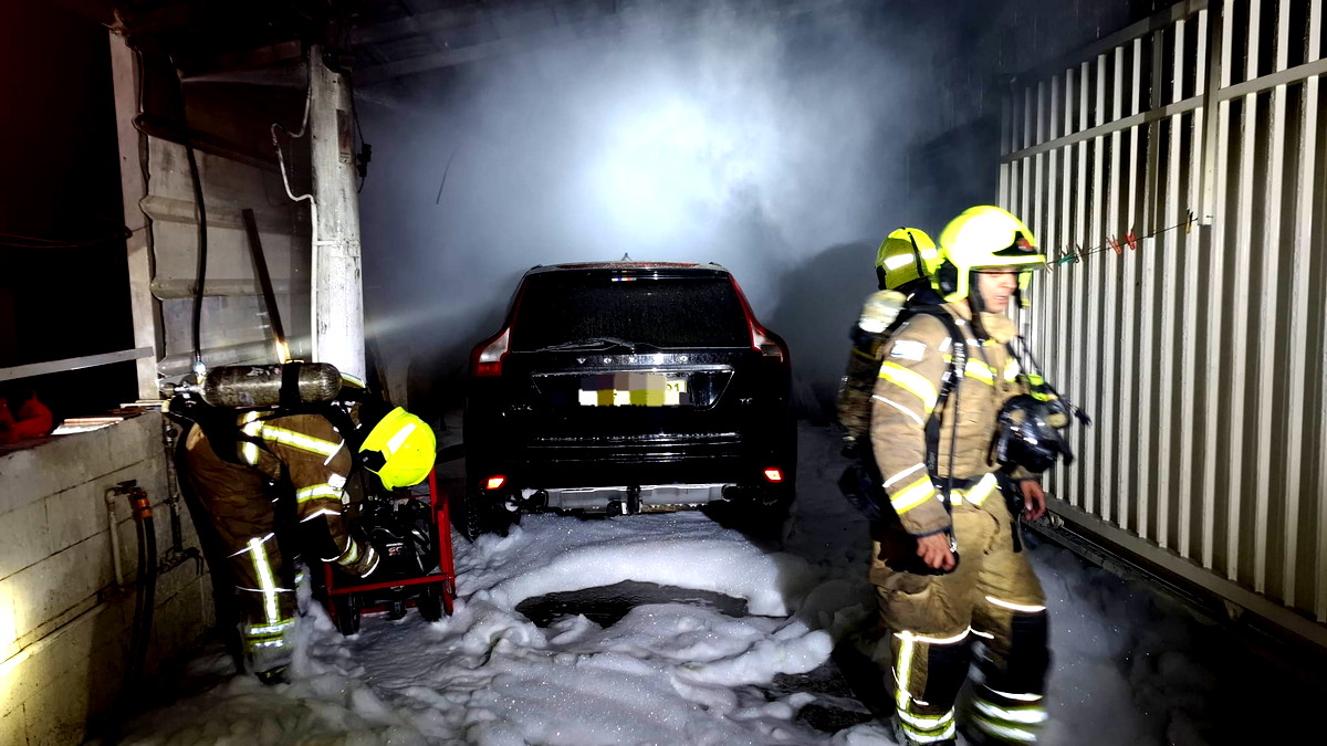 عسفيا: اندلاع حريق في مركبة مركونة تحت المنزل... التحقيق جاري لمعرفة أسباب الحريق