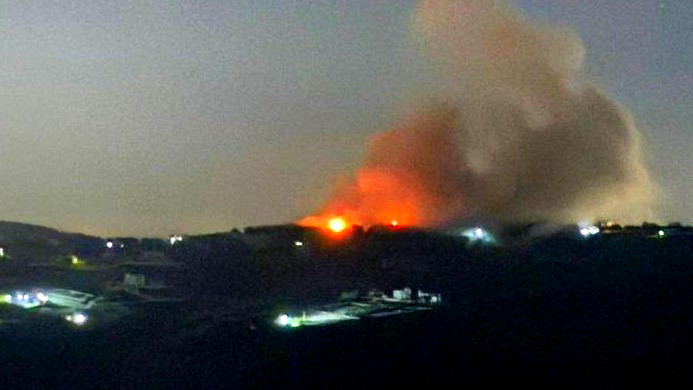 توغل إسرائيلي واسع في جنوب لبنان: تجريف طرقات وإغلاق مداخل القرى الحدودية