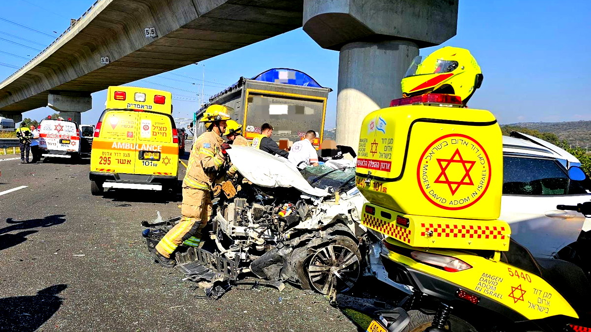 مصرع سيدة وطفل واصابة 6 اشخاص بجراح متفاوتة اثر حادث طرق قرب يوكنعام