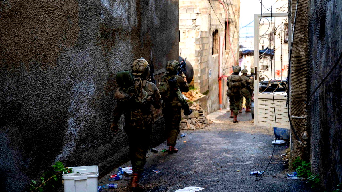 في عملية مشتركة للجيش والشاباك - قضيا في غارة جوية على قائد حركة حماس في طولكرم ايهاب عطيوي