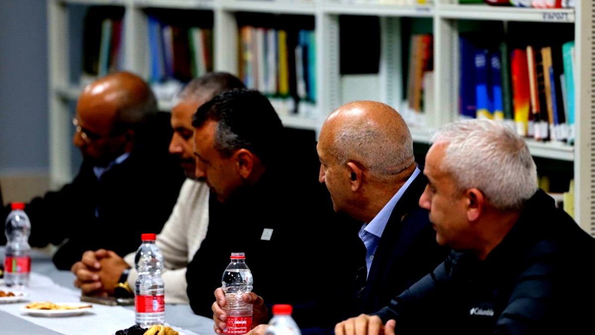 جولة فريدة لتعزيز التميز في التعليم في كسيفة وواحة الصحراء بمشاركة رئيس مجلس إدارة جامعة تل أبيب