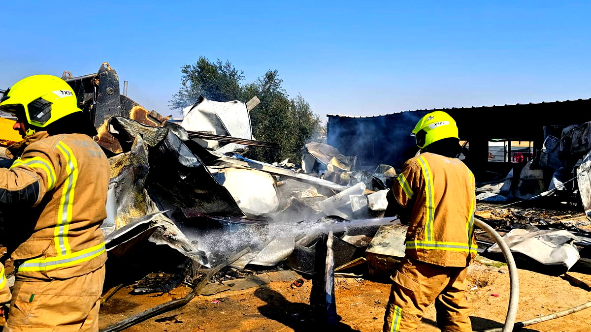 النقب: اندلاع حريق في أحد منازل قرية الزرنوق