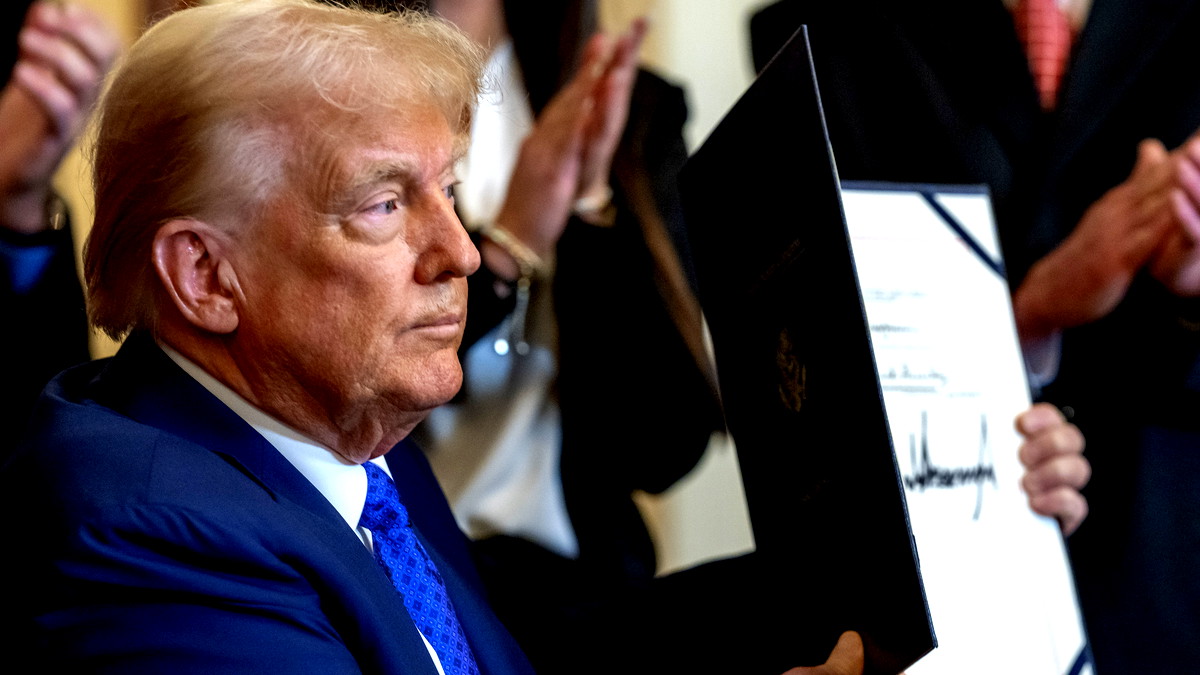 ترامب حول إمكانية قبول مصر والأردن فلسطينيين من غزة: قدمنا لهم الكثير وعليهم فعل ذلك