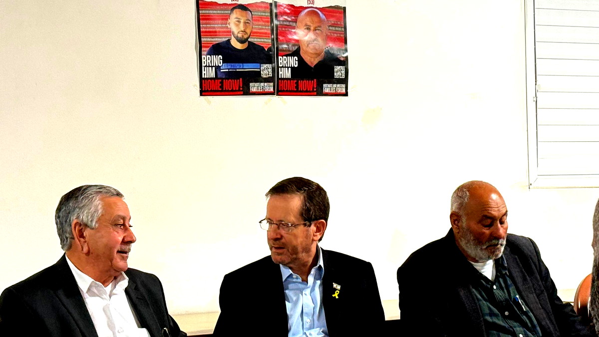 رئيس الدولة يقوم بزيارة تعزية لعائلة الزيادنة في رهط