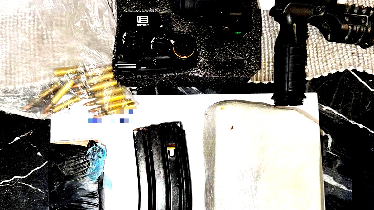 ضبط اسلحة وعمال بدون تصاريح في قرية سلامة