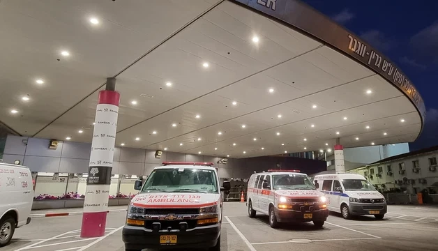 إصابة رجل بجراح خطيرة وآخر بجراح طفيفة جرّاء حادث سير بين 3 مركبات على شارع 77 بالقرب من الزرازير