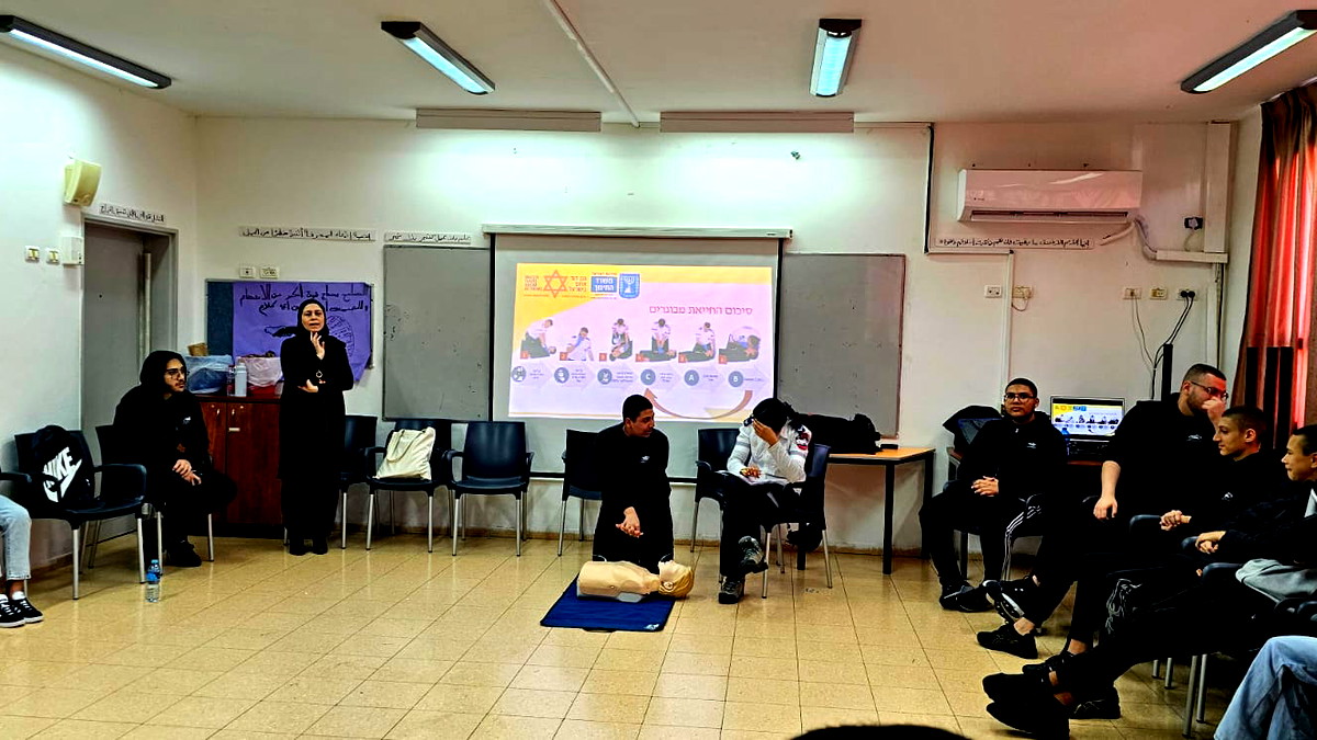 مدرسة أورط حلمي الشافعي في عكّا تختتم دورة الإسعاف الأولي بتفاعل مميز من الطلاب