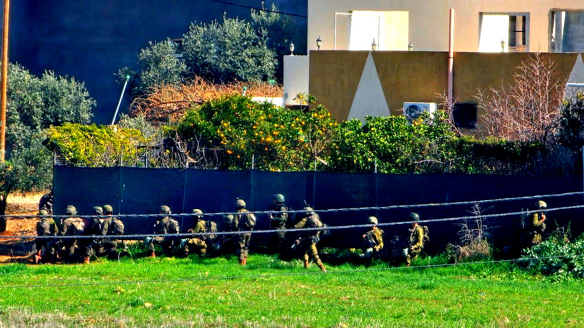 استمرار الاشتباكات المسلحة في بلدات عدّة بالضّفة الغربية والجيش الإسرائيليّ يعزّز من قواته في المكان