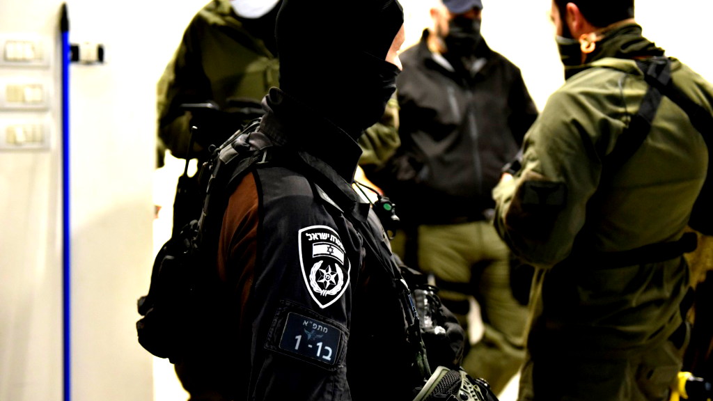 لائحة اتهام بدوافع عنصرية : اطلق النار على عائلة فلسطينية خلال قطف الزيتون‎