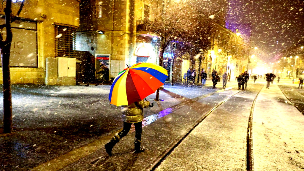 المنخفض مستمر - اجواء باردة جدا واستمرار الامطار المتفرقة الليلة وغدا