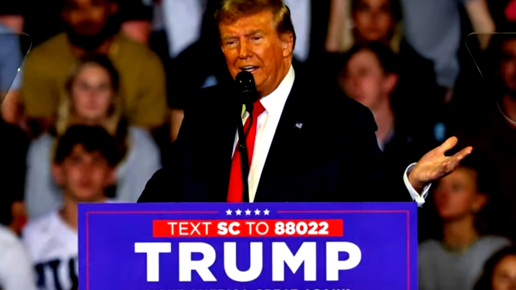 ترامب يعلن نيته بفرض المزيد من الرسوم الجمركية 