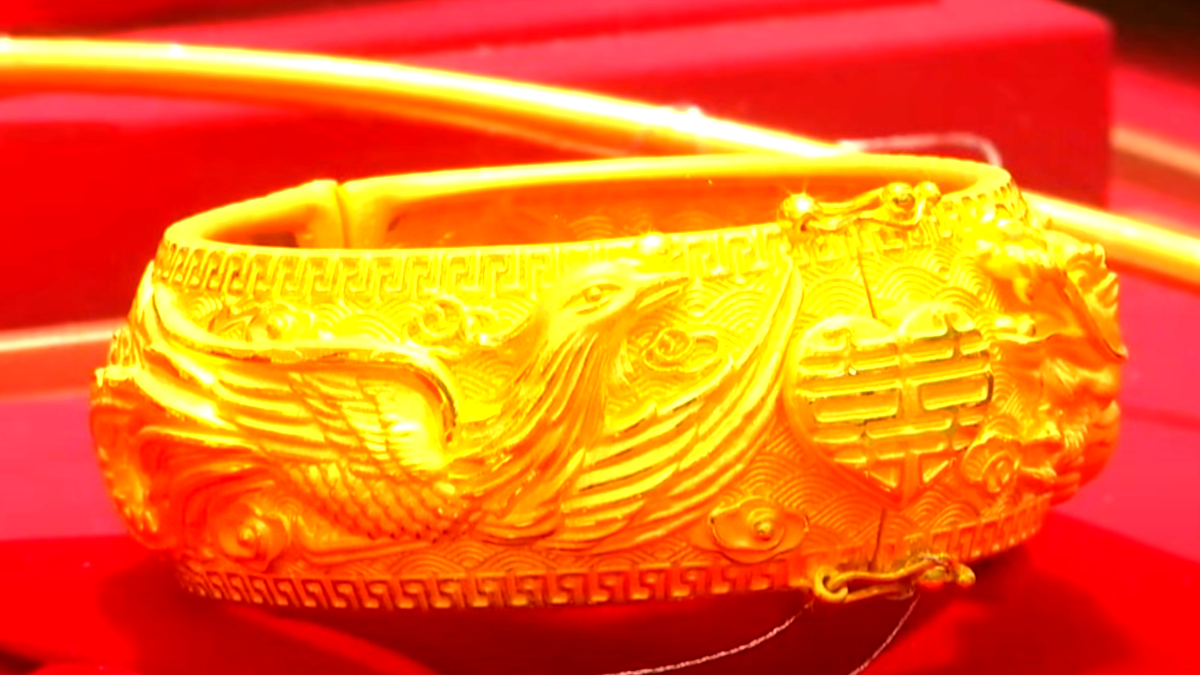 مع استمرار التهديدات والمخاوف من فرض العقوبات ... ارتفاع أسعار الذهب عالميًا