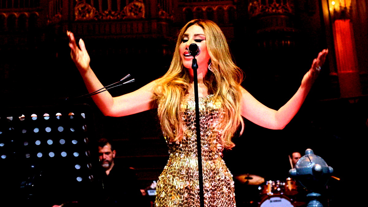 نجوى كرم تخطف الأضواء في حفلها الغنائي بأمستردام وسط تفاعل جماهيري كبير