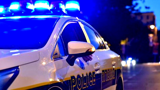 اعتقال رجل من قلنسوة بشبهة الاعتداء على ابنه من ذوي الاحتياجات الخاصة وإسقاطه من كرسيه المتحرك