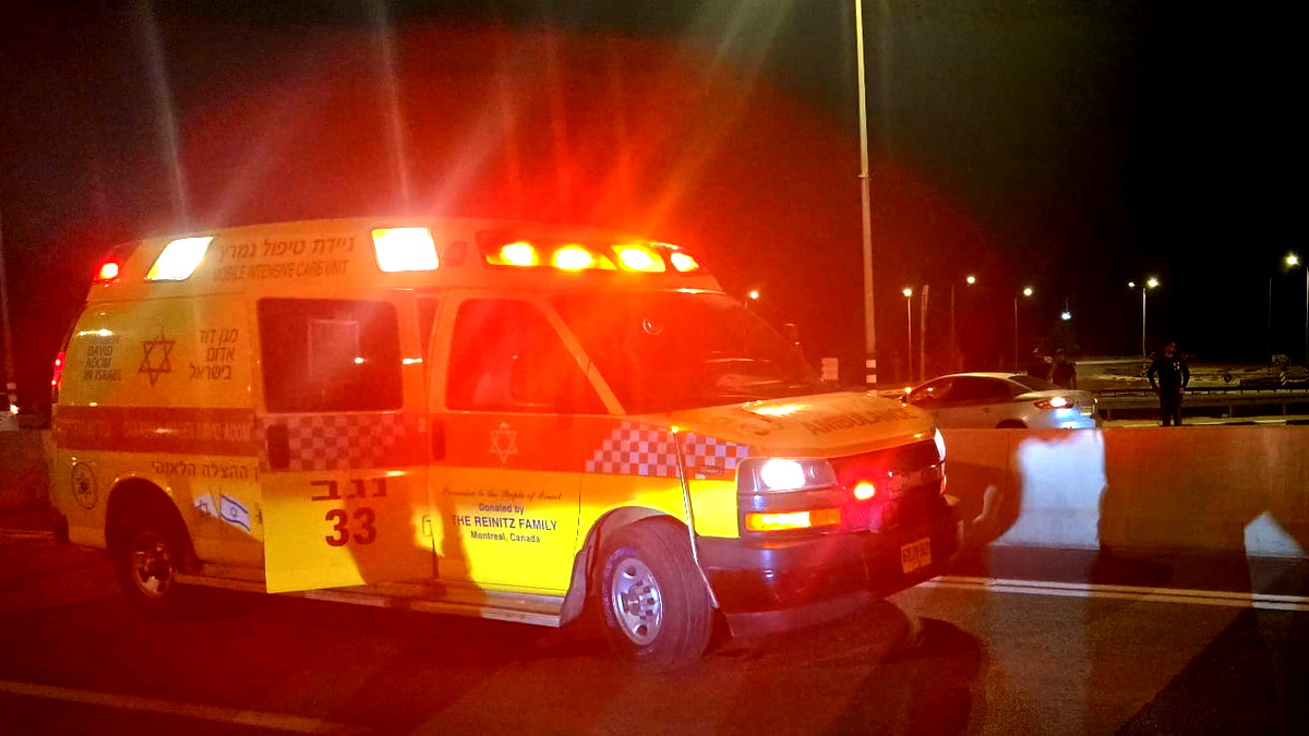 حورة النقب: اصابة رجل (60 عامًا) بجراح خطيرة جراء تعرضه للدهس