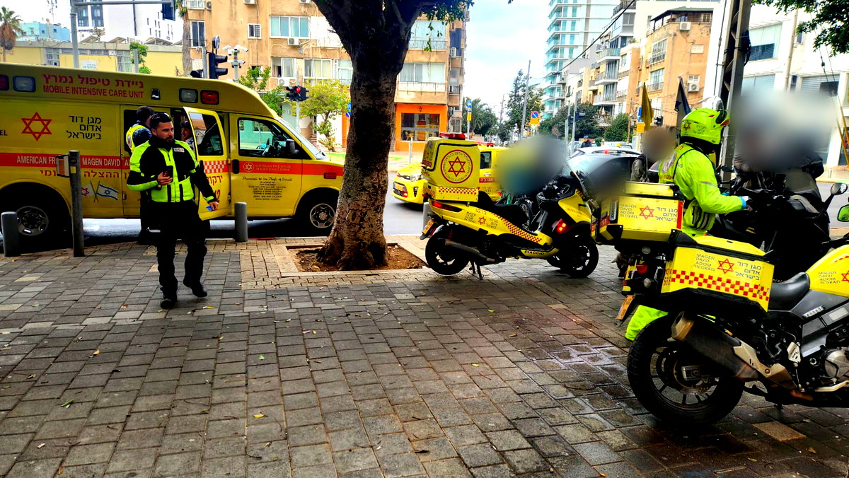  إصابة خطيرة لشاب (30 عامًا) من جرّاء سقوطه عن ارتفاع أربعة أمتار في مدينة تل أبيب
