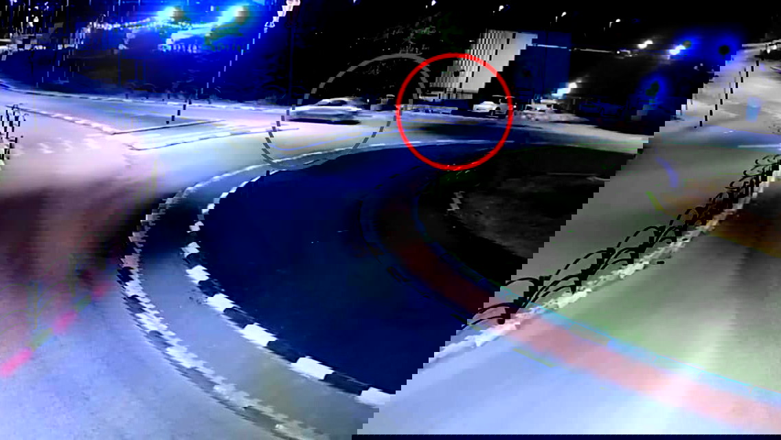 توثيق فيديو  - اتهام شاب من الجديدة المكر بالقيادة دون رخصة والهروب من الشرطة