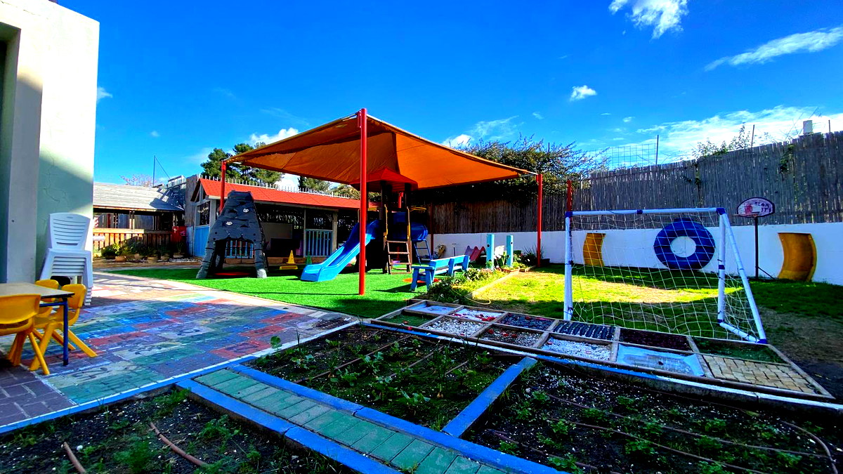 بلدية كفرقرع تواصل مشاريع تطوير البنية التحتية: ترميم ساحات الروضات والبساتين في العرق والمفاحر