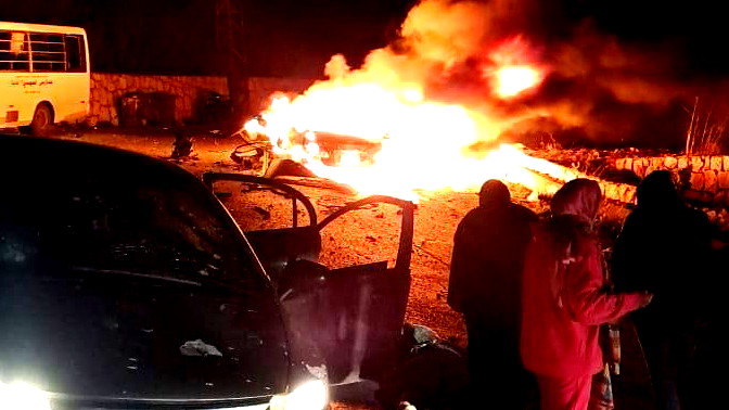 مصادر لبنانية: 3 قتلى من حزب الله في قصف اسرائيلي لسيارة بجنوب لبنان
