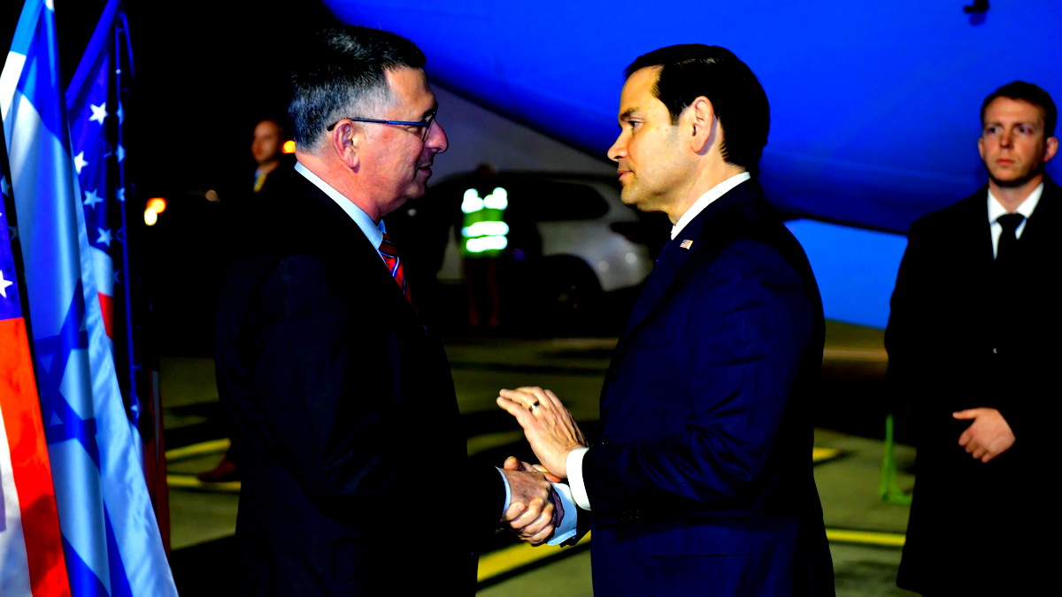 وزير الخارجية الأميركي يصل إلى تل أبيب