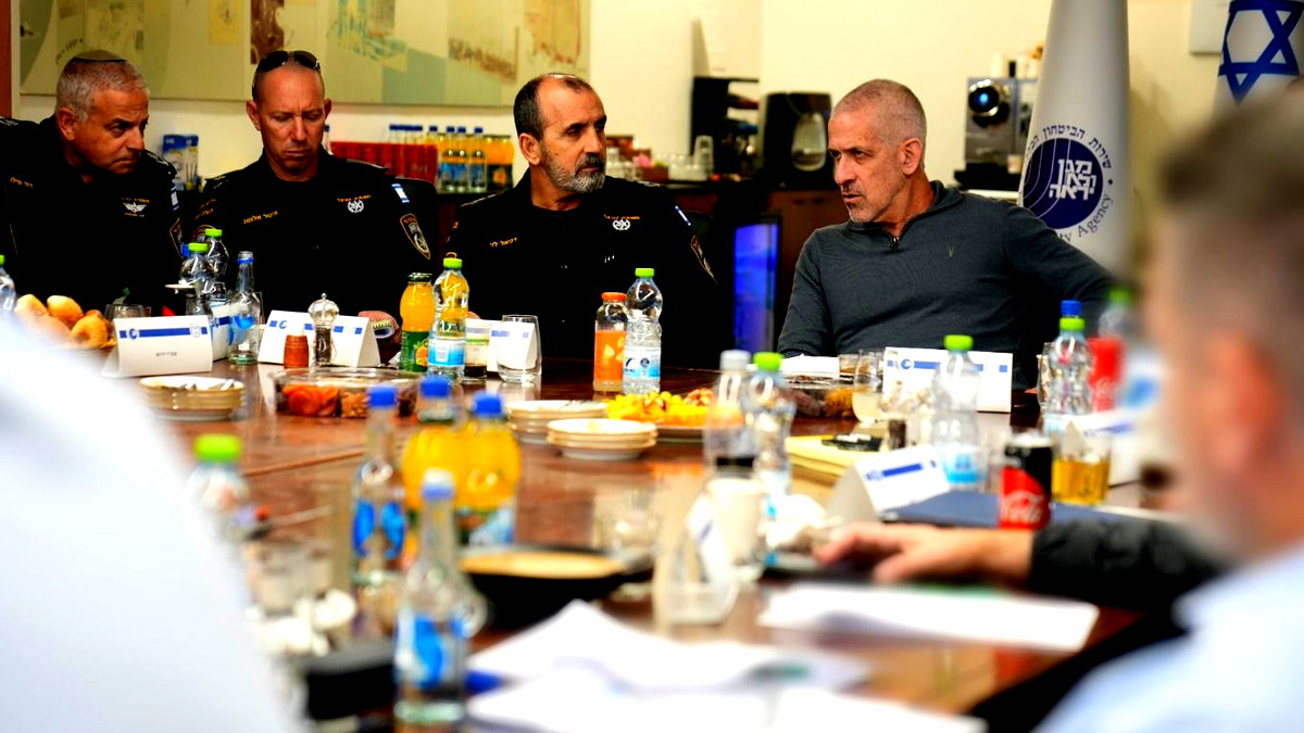 اجتماع أمني بين الشاباك والشرطة لتعزيز التعاون ومواجهة منظمات الجريمة في المجتمع العربي