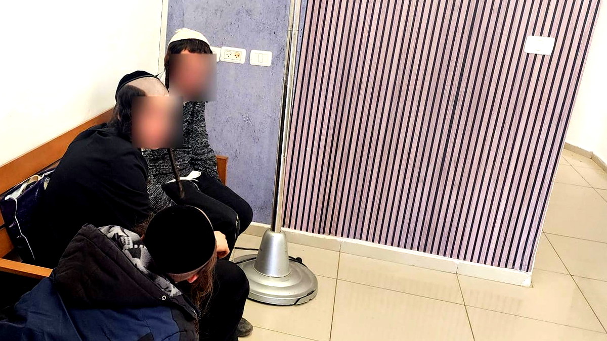 صورة - اعتقال مجموعة من المتدينين اليهود بعد ان اجتازوا الحدود ودخول الأراضي اللبنانية