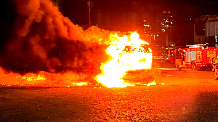 فيديو وصور| انفجار حافلات بمدينة بات يام بالمركز دون وقوع إصابات- وايقاف حركة الحافلات بعد الشبهات لخلفية قومية