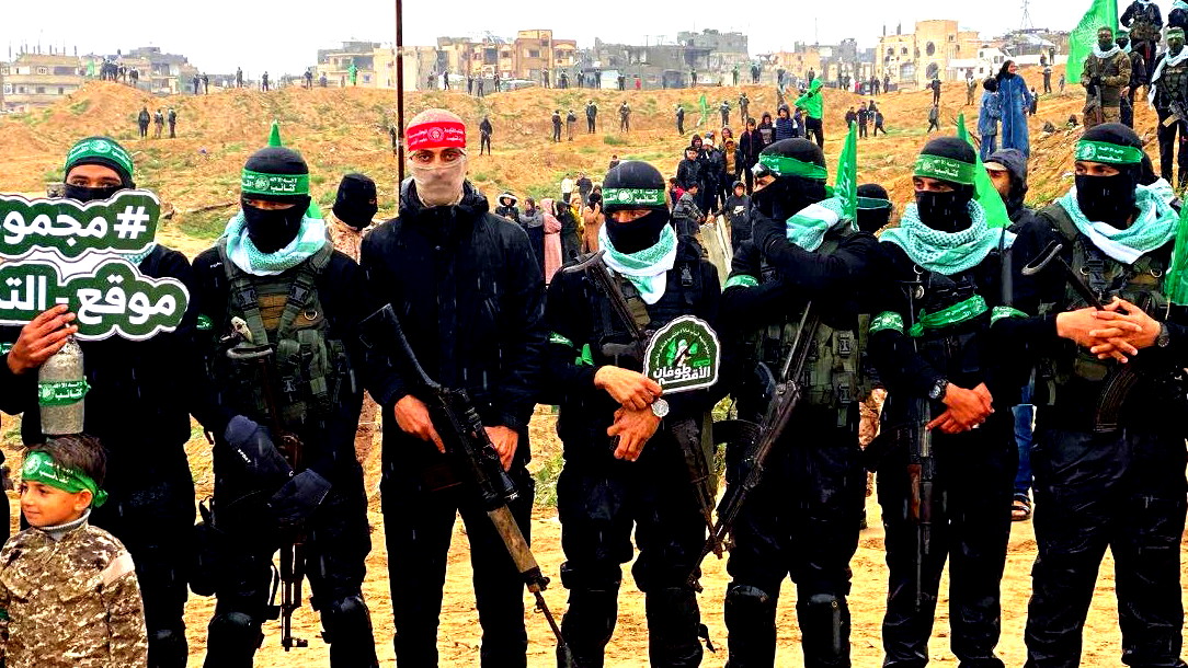 إعلام عبري: حماس سلمت توابيت مع مفاتيح لا تفتح الأقفال