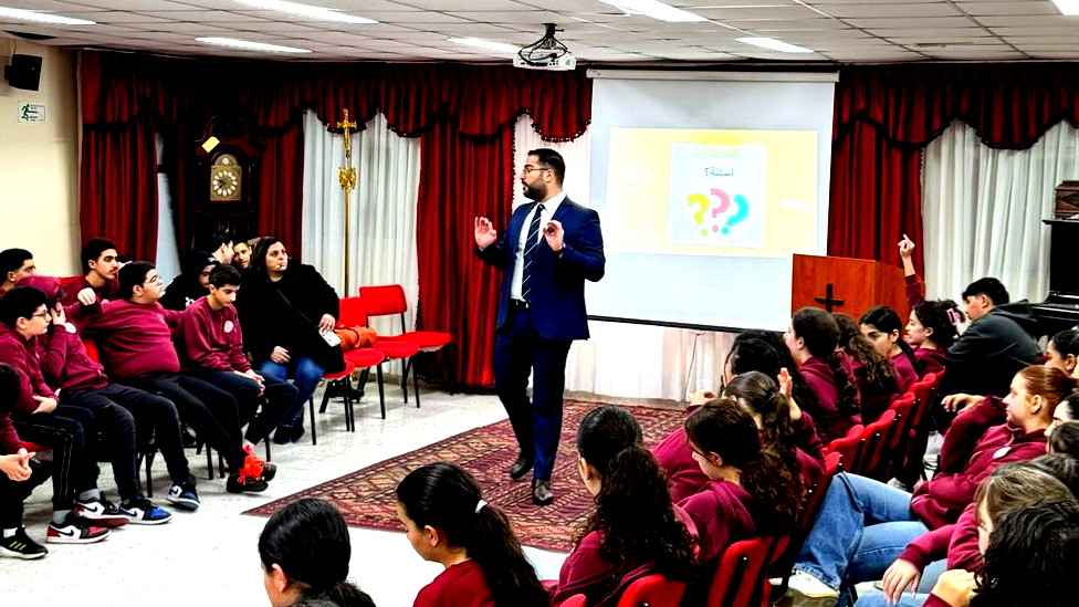 المحامي مراد خوري بمبادرة رائدة لتعزيز الوعي القانوني ومكافحة العنف بين الشباب في كفر ياسيف