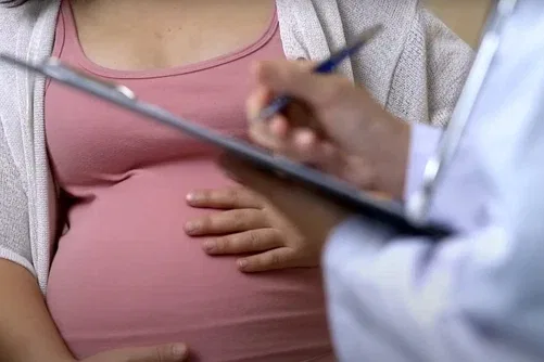 الكافيين أثناء الحمل: كيف يؤثر على صحتك وصحة جنينك