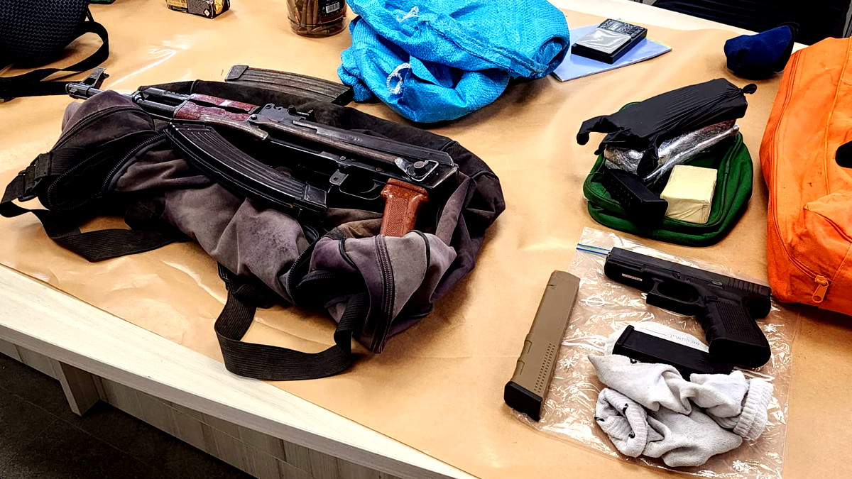 في اطار مكافحة العنف والجريمة في المجتمع العربي| ضبط وسائل قتالية ومواد مخدرة بالإضافة إلى مصادرة  200 كغم من اللحوم